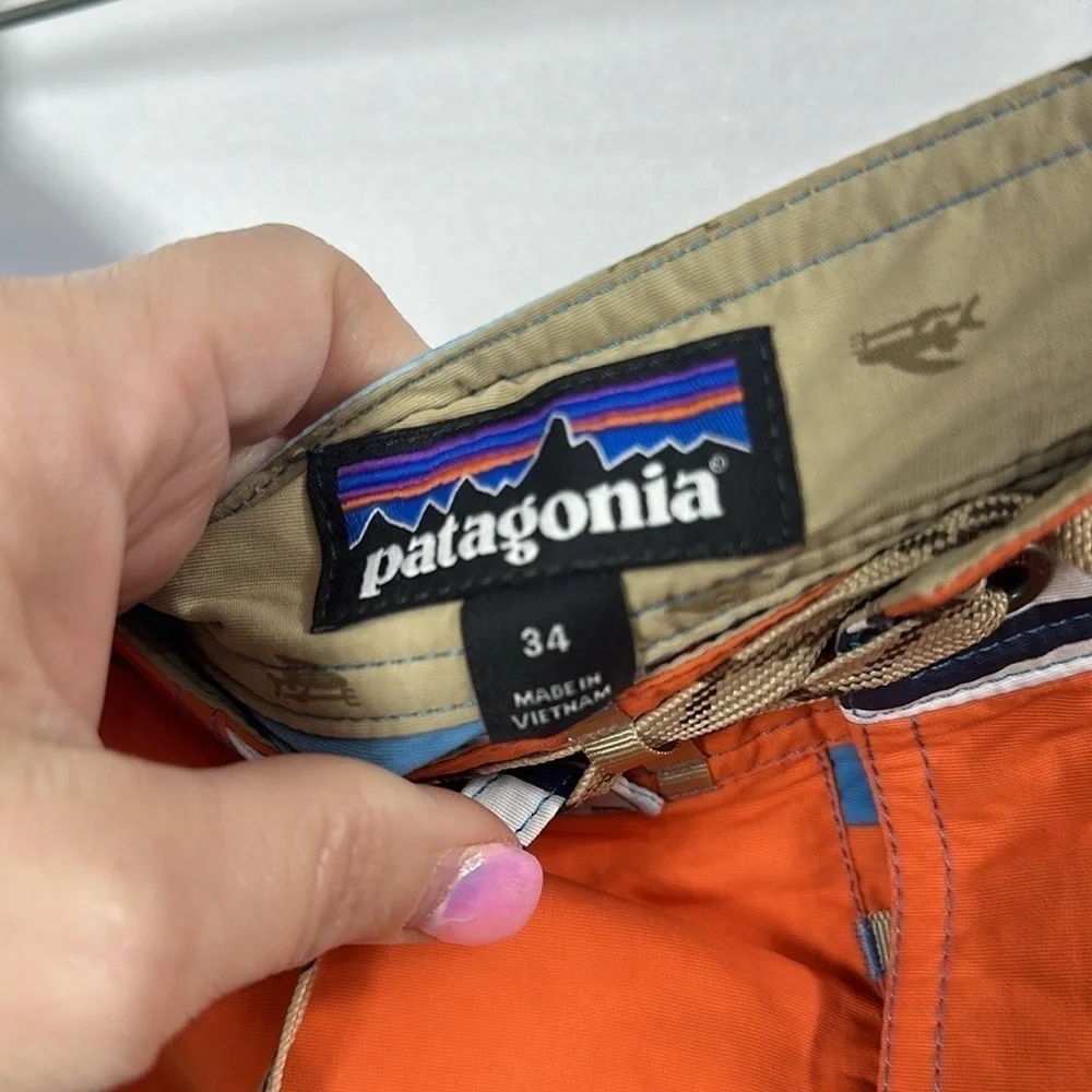 Patagonia printed Wavefarer board shorts 19” size 34. NWT